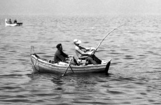 Рыбаки недалеко от португальского побережья. 1970-е годы